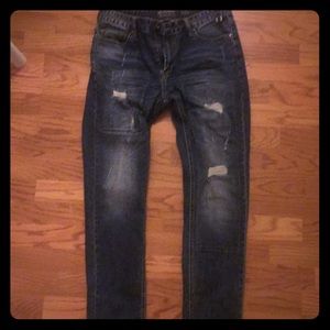 Men’s distressed jeans.